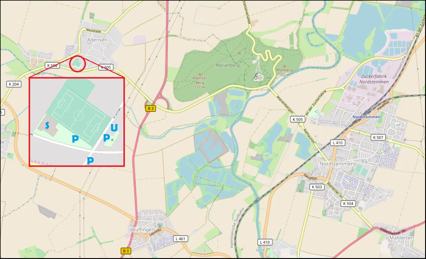 Karte der Umgebung zwischen Adensen, Nordstemmen, Wülfingen und Mahlerten mit B3, K 505 und Marienberg. Eine Detailansicht zeigt das Sportgelände in Adensen mit Parkplätzen (P), Umkleidekabinen (U) und Sporthalle (S) an der Straße Im Schlingen.